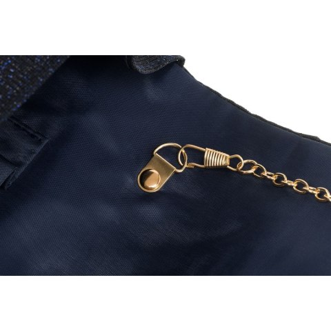 Brokatowa kopertówka damska w granatowym kolorze zawieszona na łańcuszku - Rovicky