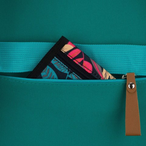 Zielony, młodzieżowy plecak szkolny z poliestru zawieszony na regulowanych szelkach - Peterson