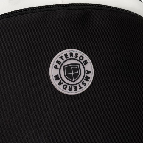 Młodzieżowy plecak szkolny z poliestru w czarnym kolorze z przegrodą na laptopa, odporny na wilgoć - Peterson