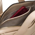 Elegancka, beżowa torebka damska wykonana z materiału syntetycznego, zamykana suwakiem - Peterson