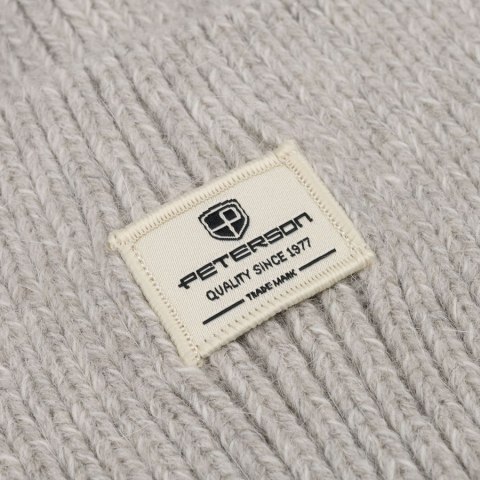 Szara, zimowa czapka damska beanie z logo marki - Peterson Szara, zimowa czapka damska beanie z logo marki - Peterson