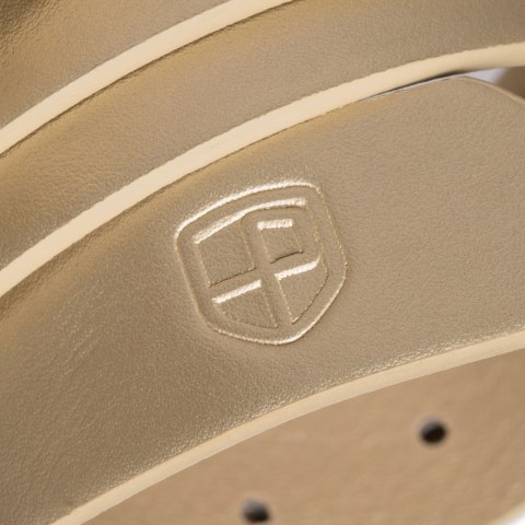 Beżowy pasek damski ze skóry ekologicznej ze srebrną, klasyczną klamrą - Peterson